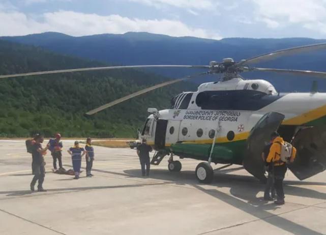 თეთნულდზე ჩარჩენილი 6 ტურისტიდან ერთი გარდაიცვალა - "ის ნაპრალში იყო გადავარდნილი"