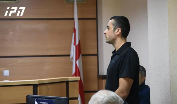 ვინ არის ბადრაგირების სამსახურის თანამშრომელი, რომელსაც პატიმარმა იარაღი ამოაცალა და თავი დაიზიანა - სასამართლო მისთვის აღკვეთის ღონისძიების შეფარდებაზე მსჯელობს