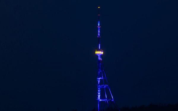 თბილისის ანძა უკრაინის დროშის ფერებში განათდა