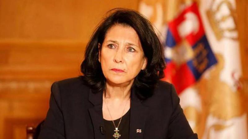 "ვულოცავ ყველას, ვინც დღეს შობის დღესასწაულს ზეიმობს" - სალომე ზურაბიშვილი