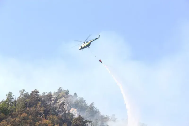 ბორჯომში ხანძრის ქრობის სამუშაოებში სამი სპეციალიზებული სახანძრო თვითმფრინავია ჩართული და სამუშაოები სამ სექტორზე აქტიურად მიმდინარეობს