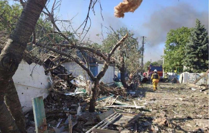 "დნეპროპეტროვსკში რკინიგზის სადგურზე თავდასხმისას დაღუპულთა რაოდენობა 22-მდე გაიზარდა, მათ შორის ერთი 11 წლის იყო" - ზელენსკი