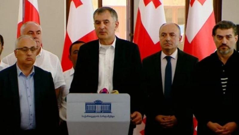 "ოთხეულის" მორიგი ვრცელი წერილი და ტრადიციული თავდასხმა აშშ-ის ელჩ კელი დეგნანზე