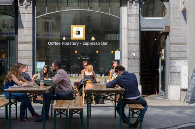 ბრიუსელში, კაფეში ავტომანქანა შევარდა, არიან დაშავებულები