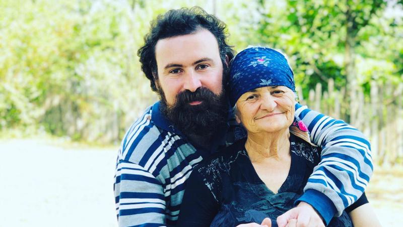 "მიუხედავად იმისა, რომ არ მეტყობა, ძალიან ცუდად ვარ, ჩემო მეგობრებო და წლებია საშინელ დეპრესიას ვებრძვი, მაგრამ მარტივად არ ვნებდები" - რას წერს გივიკო დიდია