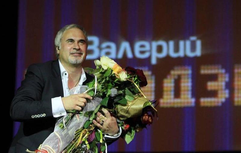 "ის ჩვენს ხარჯზე ცხოვრობს, ქვეყანაში, რომელსაც აგრესორს უწოდებს" - ვალერი მელაძის მოსკოვურ კლუბში გამოსვლამ პუტინის რეჟიმის მომხრეები აღაშფოთა