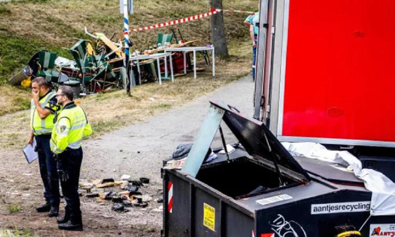 ნიდერლანდებში, ერთ-ერთ დაბაში წვეულებაზე სატვირთო შევარდა - არიან დაღუპულები და დაშავებულები