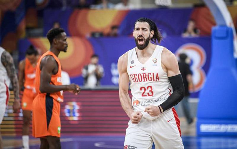 "მხარზე მეტად სული მტკივა... არცერთ დღეს ჩაუვლია ისე, რომ..." - თორნიკე შენგელია მძიმე ტრავმის მიღების შემდეგ მიმართვას აქვეყნებს