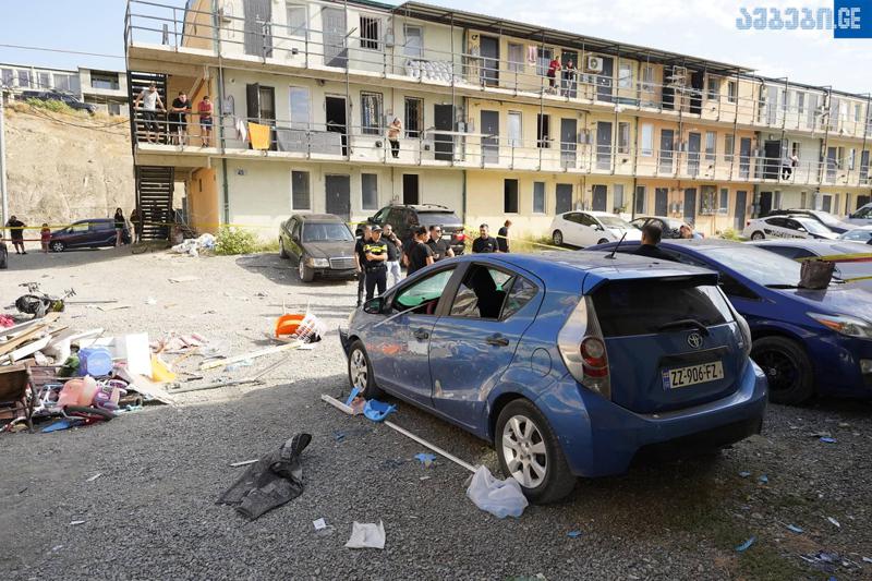 "დარეკილი იყო, როგორც ვიცი და უთხრეს, ჩვენ არ გვეხებაო. სუნი იყო გუშინ..." - რას ამბობს დაშავებულების მეზობელი? (ფოტოები აფეთქების ადგილიდან)