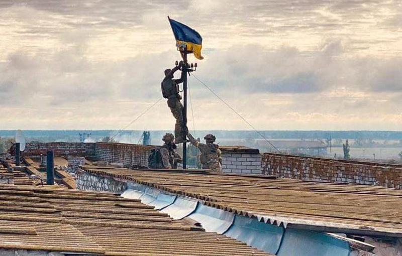 დღის ფოტო: უკრაინულმა არმიამ ხერსონის ოლქში, ვისოკოპოლიეში უკრაინის დროშა აღმართა