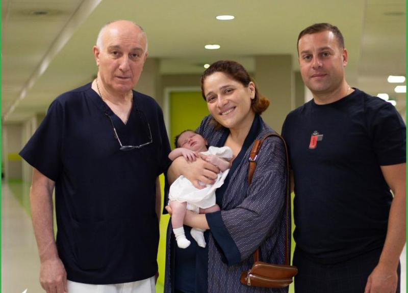 ნანუკა გულუა და კახა კაშია შვილთან, პატარა ნინასთან ერთად