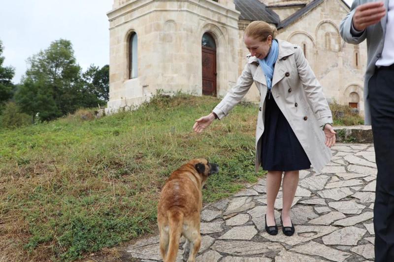 "ბრწყინავს საქართველოს ქებად ნიკორწმინდა!" - რას წერს აშშ-ის ელჩი რაჭაში ვიზიტზე?