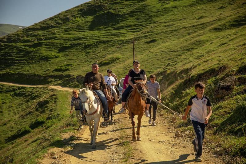 „ღორჯომი-ბახმაროს“ დამაკავშირებელი ტურისტული მარშრუტი გიდებმა და სააგენტოებმა დალაშქრეს