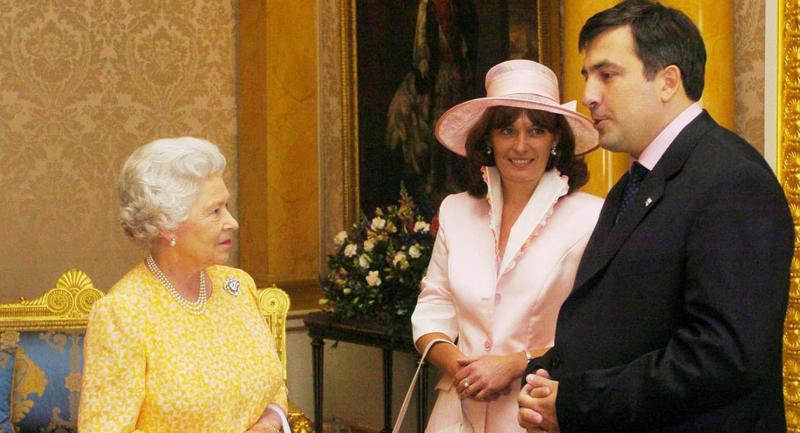 "ჩვენ ვინახავთ სასიამოვნო მოგონებებს მასთან შეხვედრის შესახებ" - რას წერს სანდრა რულოვსი დედოფალ ელისაბედის გარდაცვალების შემდეგ?