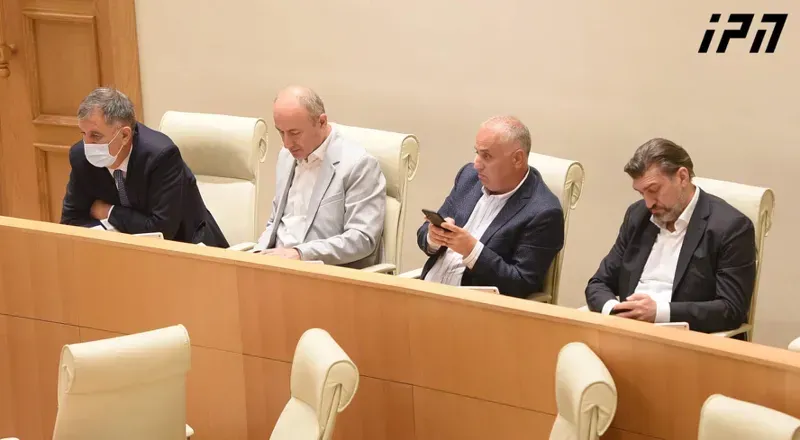 "აშშ-ის საელჩო თავის აგენტურას პოლარიზაციისთვის და მეორე ფრონტის გახსნის მცდელობისთვის იყენებს" - ე.წ. ოთხეული
