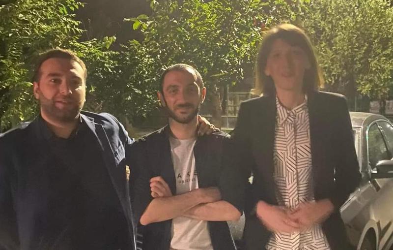 ნაფიცებმა გაამართლეს ტაქსის მძღოლი, რომელმაც რუს ტურისტებს უკრაინული სიმღერები ასმენინა და გომბორზე დატოვა - რას წერს ადვოკატი ამირან ბოკუჩავას საქმეზე?