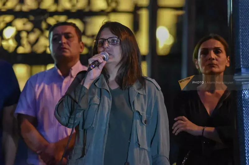 სომხეთის პარლამენტთან შეკრებილები ეროვნული დაუმორჩილებლობის აქციებს აანონსებენ