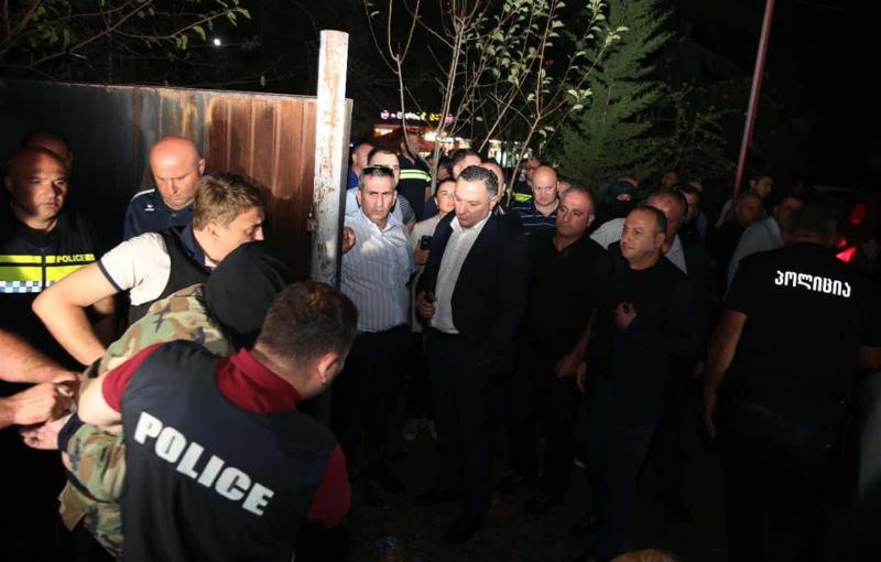 "როგორც დიდი, ერთიანი ოჯახი ყველა აკეთებდა ყველაფერს" - რას წერს შსს-ს სტრატკომის უფროსი ქუთაისში განვითარებულ მოვლენებზე? (ფოტოები)