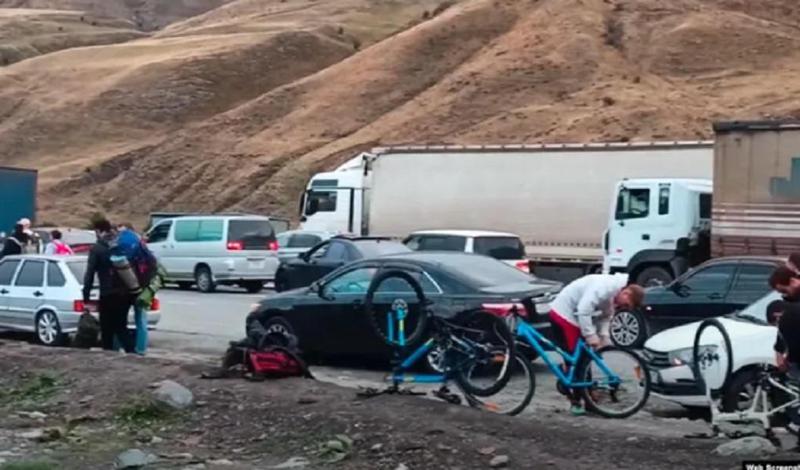 "ზემო ლარსზე“ ნება დართეს საზღვარი ფეხით გადაკვეთონ" - მედია