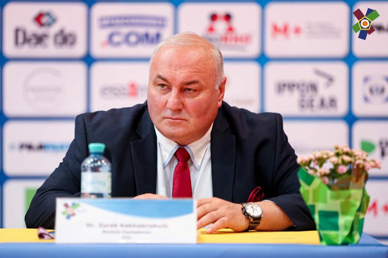 "ჩემი ექიმები საღამოობით ტაქსაობენ... მაქსიმუმ 5 კაცს აქვს 1 000 ლარი, დანარჩენებს 100-500 ლარამდე" - ოლიმპიური ნაკრების ექიმი ზურაბ კახაბრიშვილი