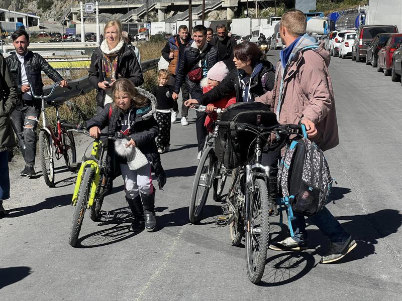"ზოგს სიხარულის ცრემლები მოსდის, რომ სიკვდილს გადაურჩა, ზოგისთვის ტრაგედიაა..." - რას წერს გიორგი ვარსიმაშვილი რუსეთიდან გამოქცეულ რუსებზე?