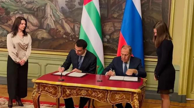 ინალ არძინბამ და სერგეი ლავროვმა ორმაგი "მოქალაქეობის" საკითხების მოგვარების შესახებ ე.წ. შეთანხმებას მოაწერეს ხელი