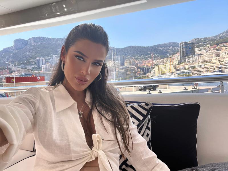 "მირანდამ მოსკოვის მახლობლად მდებარე ელიტური კლინიკაში იმშობიარა" - რუსი მილიარდერის ქართველი რძალი დედა გახდა