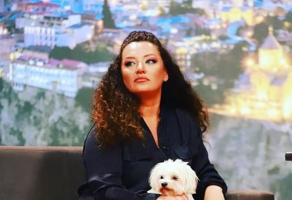 "ბოლო ორი წელი ვიყავი მძიმე დეპრესიაში... სტრესის ფონზე დამემართა ჩიყვი, რამაც გამოიწვია ჩემი წონაში სერიოზულად მომატება" - რას წერს ნინი შერმადინი "ფეისბუქზე"?