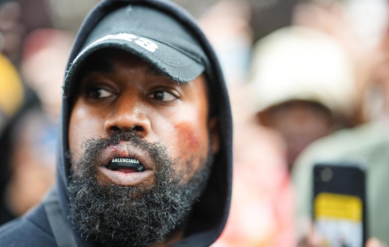 რატომ იყო ქანიე უესთი Balenciaga-ს ჩვენებაზე "სისხლჩაქცევებითა და ჭრილობებით" - კიდევ ერთი თავსატეხი დემნასგან