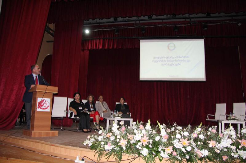 დავით ნარმანია აწსუს ბიზნესის, სამართლისა და სოციალურ მეცნიერებათა ფაკულტეტის 30 წლის იუბილეზე სიტყვით წარდგა