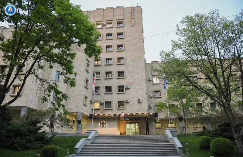 "თსუ-ის ყოფილმა ბუღალტერმა უნივერსიტეტის ანგარიშიდან მასთან დაკავშირებული პირების ანგარიშებზე გადარიცხა და მიითვისა 165 000 ლარი" - პროკურატურა