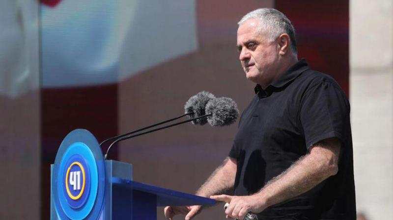 "ვიქტორ ჯაფარიძე და მისი ოჯახის წევრები 11 კომპანიის მეწილეები არიან, მესტიასა და თბილისში ფლობენ არაერთ ქონებას" - "საერთაშორისო გამჭვირვალეობა"