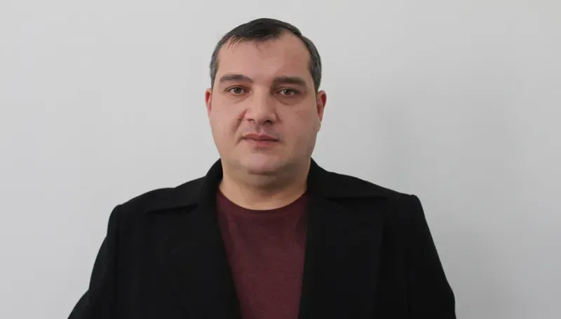 მეუღლის მიმართ ძალადობის ფაქტზე დაკავებულ მარტვილის საკრებულოს წევრს "ნაცმოძრაობიდან", ზაალ გოროზიას 20 000 - ლარიანი გირაო შეეფარდა