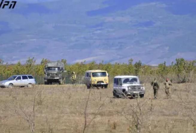 სოფელ დვანთან რუსეთის საოკუპაციო ძალების წარმომადგენლებმა ლითონის ბოძები და მავთულხლართები უკანონოდ დაამონტაჟეს - რას ამბობენ სუს-ში?
