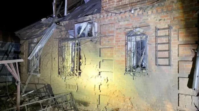 რუსებმა ნიკოპოლი დაბომბეს - მძიმედ დაშავდნენ დედა და 6 წლის შვილი