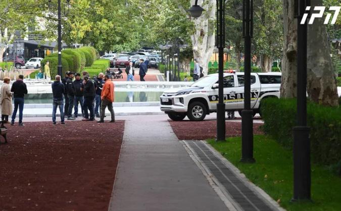 "რამდენჯერაც შევიდა წყალში, დენი არტყამდა, ვერაფრით ვერ გამოჰყავდა ეს ბავშვი, შადრევანი რომ გამორთეს, მერე გამოიყვანეს" - რას ჰყვება თვითმხილველი ვაკის პარკში მომხდარ ტრაგედიაზე