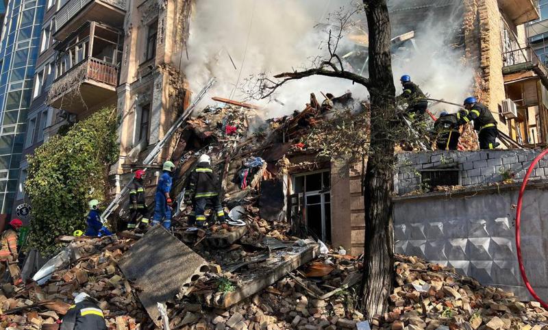 "რადგან ფრონტის ხაზზე ვერაფერს აკეთებენ, დრონები დაგვიშინეს. დილიდან ბომბავენ საცხოვრებელ კორპუსებს, ირანული "შაჰიდებით" - რას ჰყვება კიევის მკვიდრი?