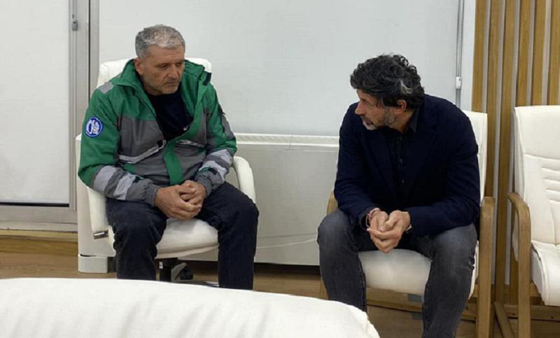 "ეს არ იყო გმირობა, მხოლოდ ბავშვების გადარჩენაზე ვფიქრობდი... ამ დღის გახსენებაზე სულ ვტირი" - დევი მეზურნიშვილს კახა კალაძე შეხვდა