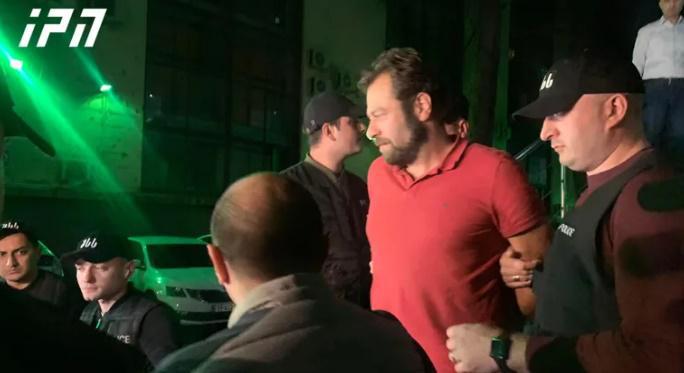 "თავს დამნაშავედ არ ცნობენ - დუმილის უფლებას იყენებენ, თუმცა ჭეშმარიტების დადგენაზე უარს არ აცხადებენ" - "გრინსერვის +"-ის დაკავებული თანამშრომლების ადვოკატი