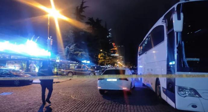 ბათუმში ქალი და ორი ახალგაზრდა მამაკაცი დაჭრეს - რა მოხდა ბულვარის ტერიტორიაზე?