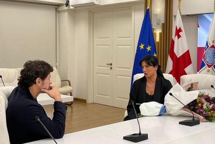 "ვერცერთი სიტყვა ვერ გამოხატავს ჩემს მადლიერებას" - კახა კალაძე მეგი ბანცაძეს შეხვდა და ლაზარეს გადარჩენისთვის მადლობა გადაუხადა