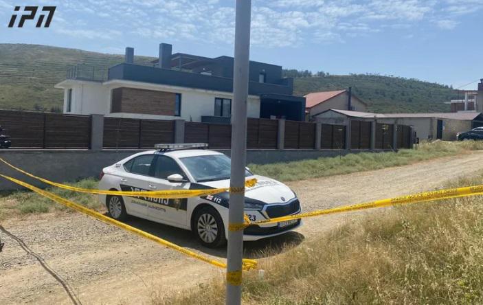 "ფოტოები გადაიღეს მაგალითად, აბაზანაში და სხვადასხვა ადგილებში" - სოსო გოგაშვილის საცხოვრებელ სახლში გამომძიებლები და ექსპერტები იმყოფებიან