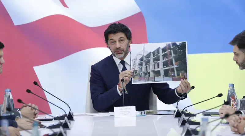 კალაძის განცხადებით, მუნიციპალურმა ინსპექციამ თბილისში 3 სამშენებლო ობიექტი გამოავლინა, სადაც უსაფრთხოების წესები იყო დარღვეული და სამივე მათგანი 30 ათასი ლარით დააჯარიმა