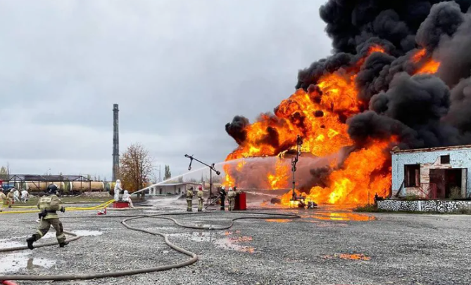 "დონეცკის ოლქში ნავთობის საცავი იწვის" - რა ინფორმაციას ავრცელებს რუსული მედია?
