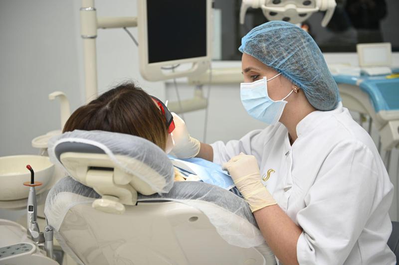 სტომატოლოგიური პროცედურა, რომელიც პირის ღრუს უსიამოვნო სუნისგან დაგიცავთ