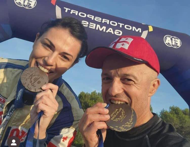 ყოფილმა მოდელმა ირინა ონაშვილმა ავტოსპორტის მსოფლიოს ჩემპიონატზე, ავტოსლალომში ბრინჯაოს მედალი მოიპოვა - "სიგიჟეა ის, რაც ვქენი..."