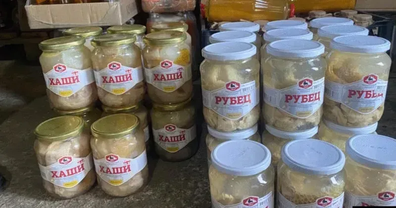 აფხაზეთის მაღაზიებიდან კონსერვები ამოიღეს, რომლის ეტიკეტზე საქართველოს დროშა და რუკაა დატანილი - რა ინფორმაციას ავრცელებს ე.წ. გენერალური პროკურატურა