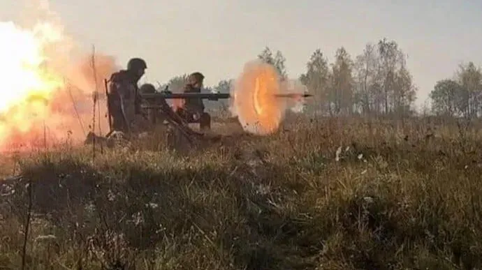 უკრაინის გენშტაბის ინფორმაციით, გასული ღამის განმავლობაში, შეირაღებულმა ძალებმა დონეცკისა და ლუგანსკის 12 დასახლებულ პუნქტზე თავდასხმა მოიგერიეს