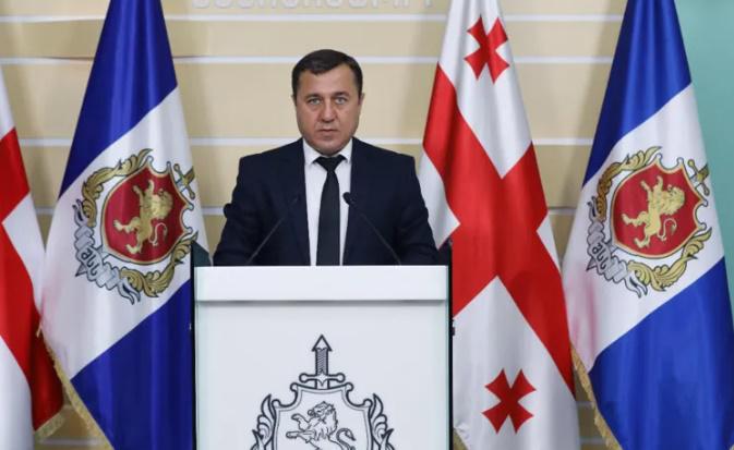 მშობლების მკვლელობაში ბრალდებულ გიორგი ბეროზაშვილის საქმეზე თბილისის პოლიციის უფროსის მოადგილე იკითხება