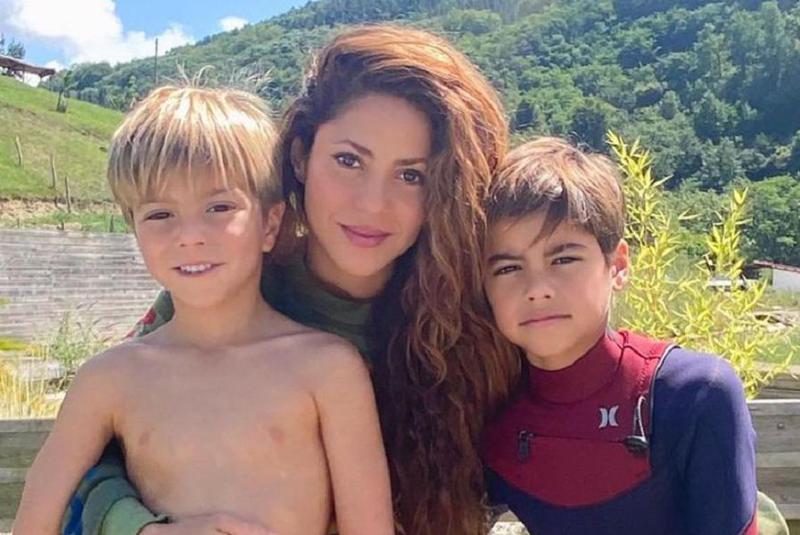 შაკირამ ატრაქციონზე ასასვლელად რიგში მდგომი ხალხი არაფრად ჩააგდო და საზოგადოება გაანაწყენა - "ყველას გადაასწრო და შვილებთან ერთად ავიდა, წარბიც არ შეუხრია"